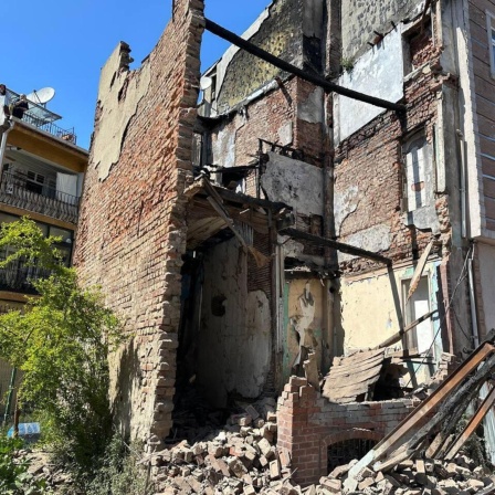 Ein altes Haus ist nach einem Erdbeben in Istanbul eingestürzt