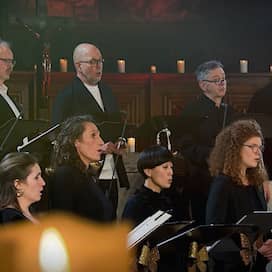 Das SWR Vokalensemble singt in einer Kirche