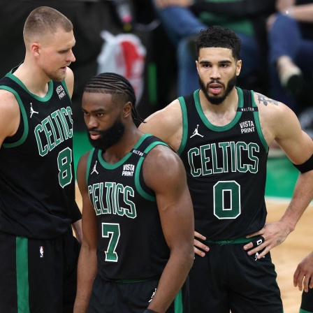 Bostons Jaylen Brown, Jayson Tatum, Kristaps Prozingis und Derrick White