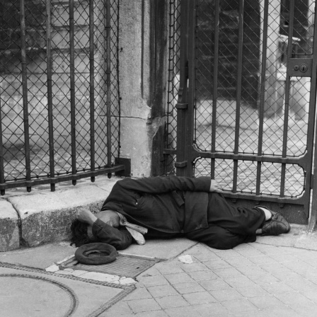 Obdachlose schlafen vor Notre-Dame, Clochard, Paris, Frankreich