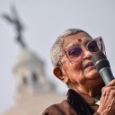 Die indische Literaturtheoretikerin Gayatri Spivak spricht in Kalkutta.