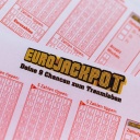 Lottoscheine mit der Aufschrift «Euro Jackpot» liegen in einer Lotto-Annahmestelle.