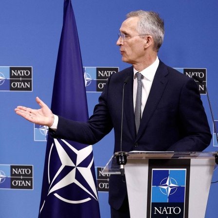 Archivbild: Jens Stoltenberg und Mark Rutte bei einer Pressekonferenz (17.04.2024)