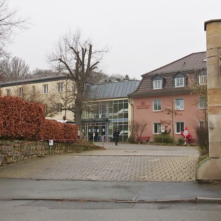 Einfahrt und Eingang zur Seniorenresidenz Rudolstadt-Cumbach.