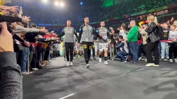 Sportschau - Das Dhb-team Läuft Ins Düsseldorfer Stadion Ein