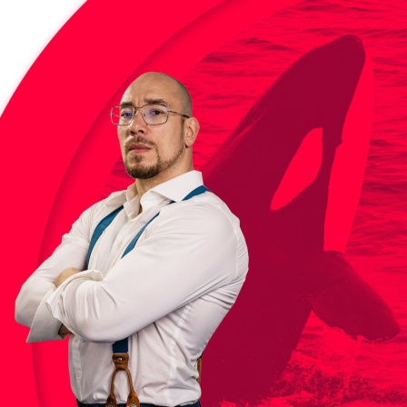 Maximilian Pollux vor einem Orca