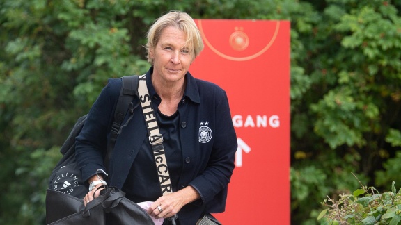 Morgenmagazin - Dfb-frauen In England Angekommen
