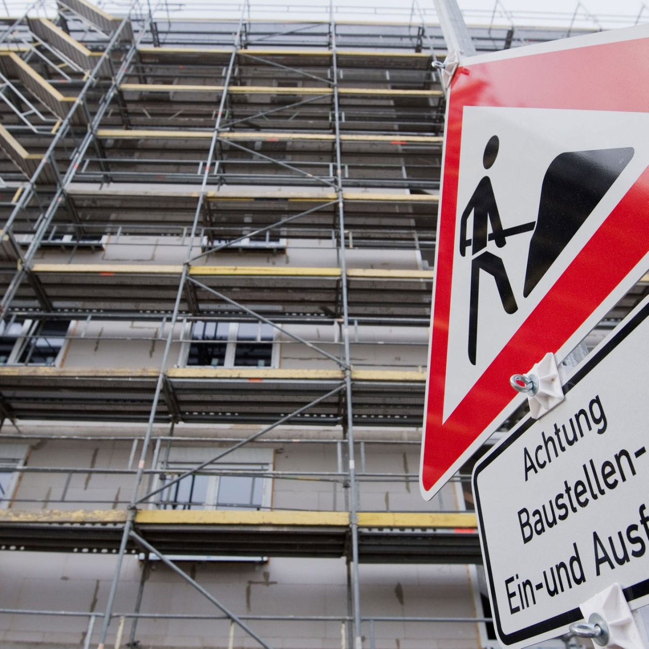  SWR Aktuell Wirtschaft · Prognose: Besserung für die Baubranche ab 2024 Bildidee 