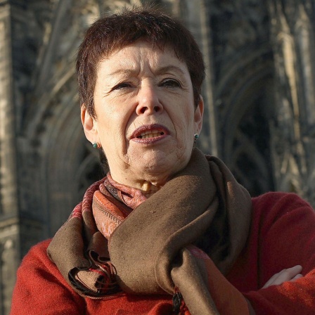 Ehemalige Dombaumeisterin Barbara Schock-Werner vor dem Kölner Dom.