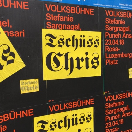 "Tchüss, Chris"-Plakate kommentieren den Rückzug des Belgiers Chris Dercon als Intendant der Berliner Volksbühne am 13.4.2018.