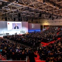 Belit Onay, Oberbürgermeister von Hannover, spricht vor Publikum beim Deutschen Sparkassentag