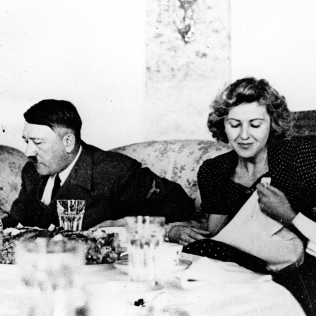Adolf Hitler und Eva Braun auf dem Obersalzberg (Archivbild)