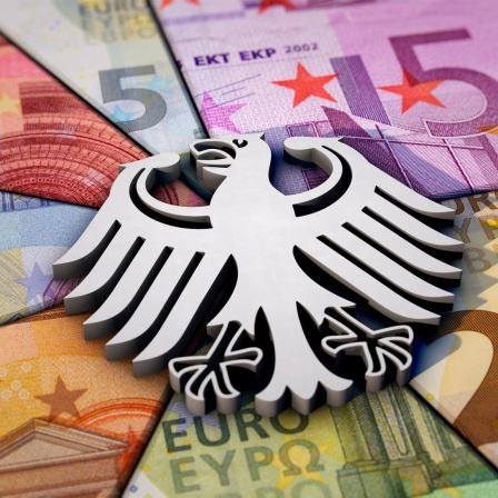 Deutscher Bundeshaushalt - Symbolbild zeigt einen Bundesadler auf Euro-Geldscheinen.