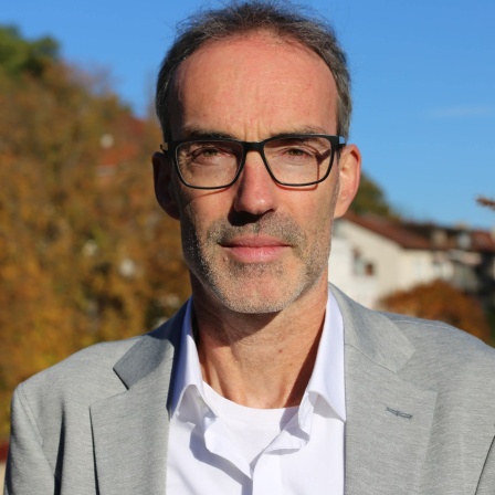Der Bildungsforscher der Uni Tübingen Thorsten Bohl spricht in SWR1 Leute über die neue PISA-Studie. Alle drei Jahre werden bei der PISA-Studie Kompetenzen von Schüler:innen getestet. Prof. Thorsten Bohl ordnet die neuesten Ergebnisse der PISA-Erhebung ein.