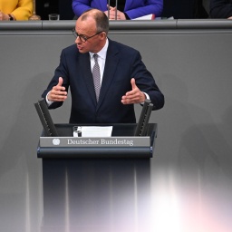 Friedrich Merz, CDU/CSU Fraktionsvorsitzender und CDU Bundesvorsitzender, spricht in der 214. Plenarsitzung der 20. Legislaturperiode im Deutschen Bundestag.