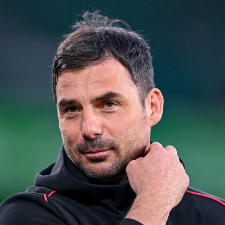 Leipzigs Zsolt Löw vor dem Spiel im Stadion