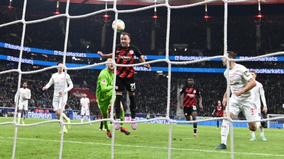 Sportschau Bundesliga - Götzes Kopfball Lässt Frankfurt Spät Aufatmen