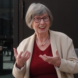 Christa Olbrich, Pflegeexpertin: Von der Kuhmagd zur Professorin