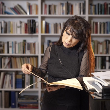 Unsuk Chin, Komponistin aus Südkorea, in ihrer Berliner Wohnung. (Bild. Rui Camilo/EvS/dpa)