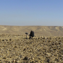 Christoph Korn bei Audioaufnahmen in de Wüste Judäe