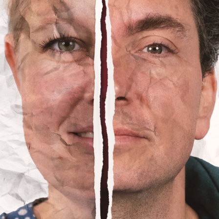 Zwei montierte Gesichtshälften vor zerknittertem Papier-Hintergrund: Andrea und Jens (3. Staffel)