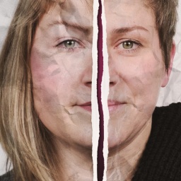 Zwei montierte Gesichtshälften vor zerknittertem Papier-Hintergrund: Mandy und Janine (2. Staffel)