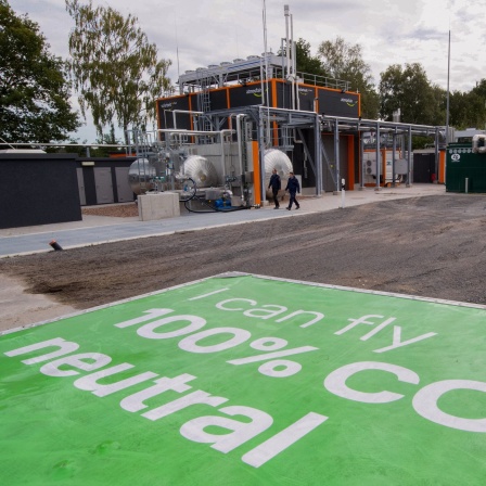 Eine Produktionsanlage für E-Kerosin der Organisation Atmosfair im Emsland.