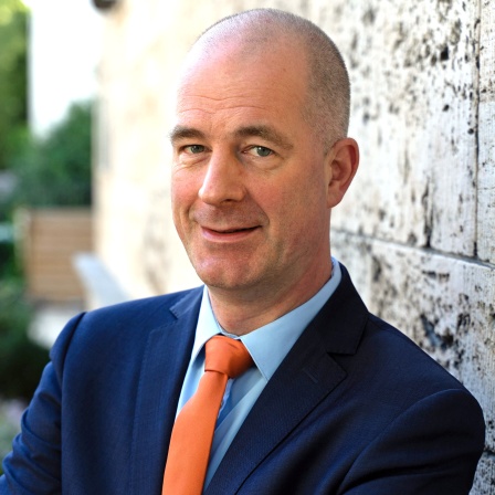 Ein Porträtbild von Politikwissenschaftler Christian Mölling vom "european policy center".