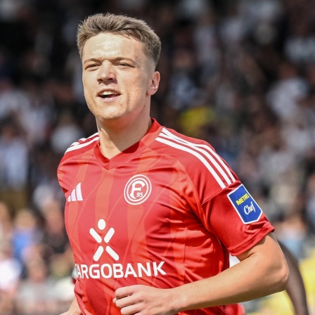 Dzenan Pejcinovic von Fortuna Düsseldorf jubelt nach einem Treffer