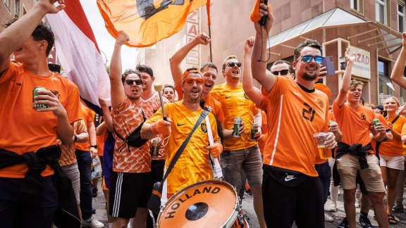 Sportschau Uefa Euro 2024 - Niederlande-fans Feiern In Dortmund