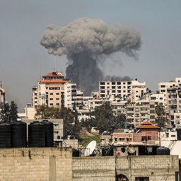 Nach einem israelischen Angriff auf Gaza-Stadt steigt Rauch über dem Al-Shifa-Krankenhaus und seiner Umgebung auf, 27.03.2024.