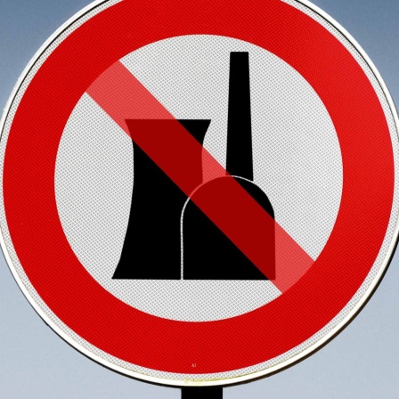 Schild, Verbot von Atomkraftwerken, Bildmontage