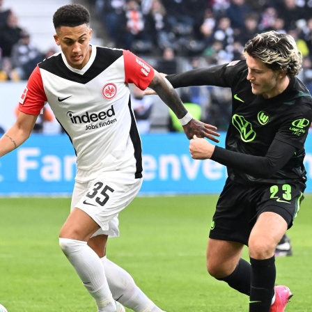 Kampf um den Ball in Frankfurt