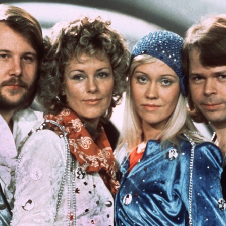 Die Band ABBA gewinnt den Eurovision Song Contest mit ihrem Song "Waterloo"