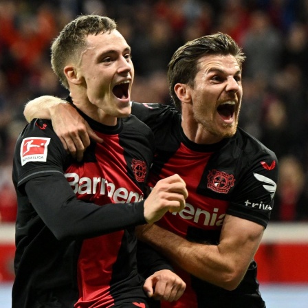Florian Wirtz und Jonas Hofmann von Bayer 04 Leverkusen