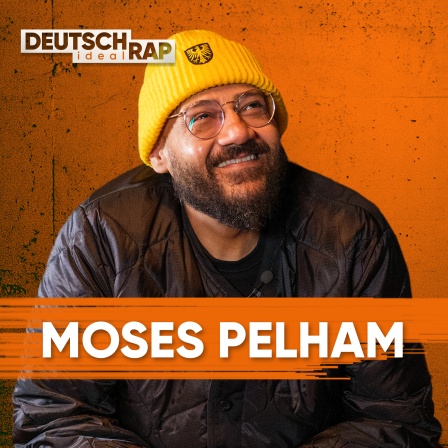 Moses Pelham im Interview bei Deutschrap  Ideal. Er trägt eine dunle Lederjacke und eine gelbe Mütze.