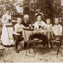 Bayern, Deutschland um 1905; eine Familie in einem Biergarten