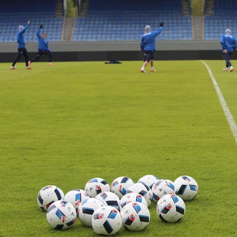 Die isländische Nationalmannschaft beim Training.