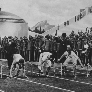 Start zum 100-Meter-Lauf der Herren bei den ersten Olympischen Spielen der Neuzeit im April des Jahres 1896 in Athen (Archivbild)