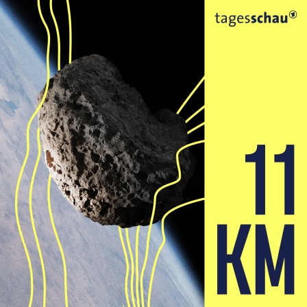 Ein Asteroid und im Hintergrund die Erde. 