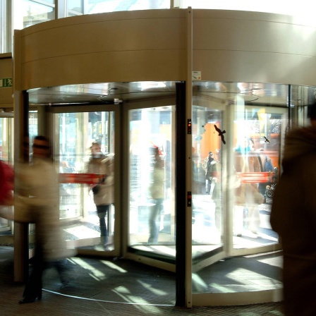 Drehtür der Schönhauser-Allee-Arcaden in Berlin