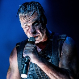 Till Lindemann bei einem Konzert am 24.6.2016 in Odense, Dänemark.
