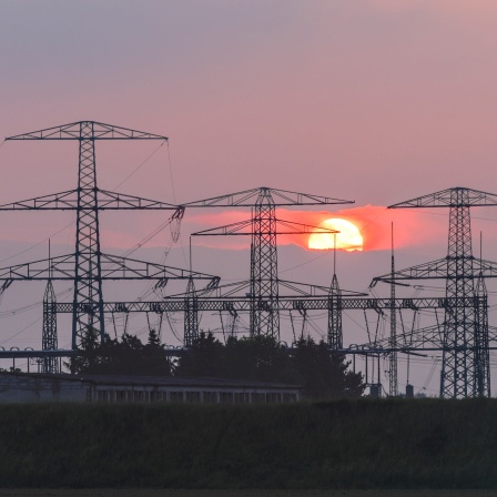 Sonnenaufgang am Umspannwerk Wolmirstedt