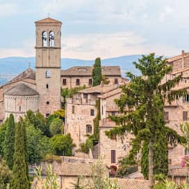 Blick auf Häuser in der italienischen Stadt Assisi (Foto: imago images / Joana Kruse)