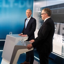 Mario Voigt (vorne, CDU) und Björn Höcke (AfD) beim TV-Duell vor der thüringischen Landtagswahl.