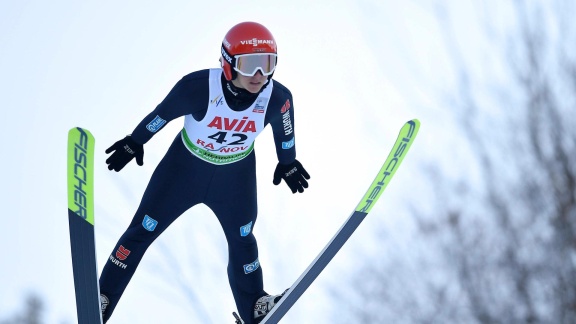 Sportschau - Skispringen Der Frauen In Rasnov - Der Erste Durchgang