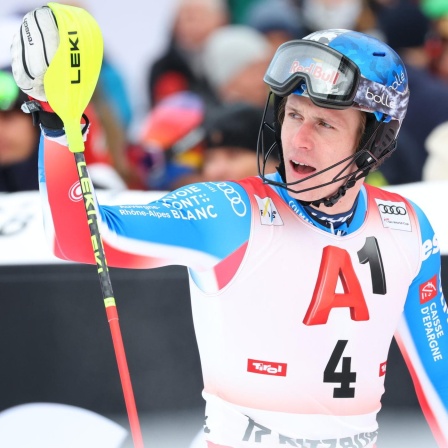 Clement Noel (Frankreich) im Ziel. 