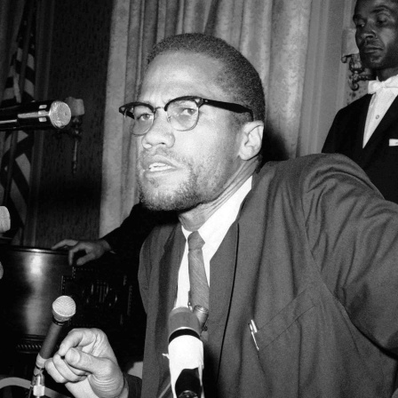 Malcolm X auf einer Pressekonferenz in New York 1963