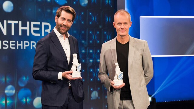 Max Uthoff und Claus von Wagner erhalten den Bayerischen Fernsehpreis 2021 in der Kategorie "Sonderpreis" für "Die Anstalt". | Bild: BR