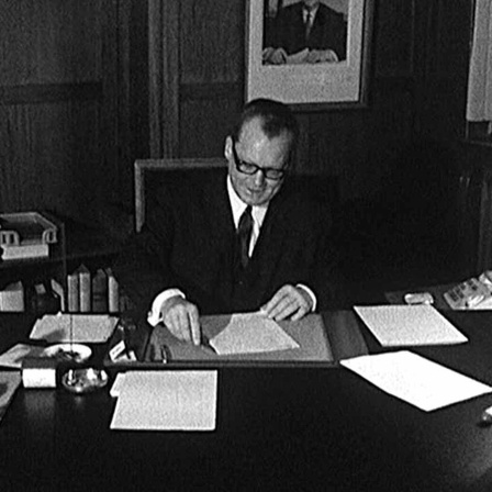 Willy Brandt legt sein Amt als Bürgermeister nieder und wird Vizekanzler und Außenminister (Bild: rbb)